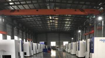 آلة قطع الألياف بالليزر CNC ذات الجودة الجيدة والمخزون الكبير في مصنع Hymson